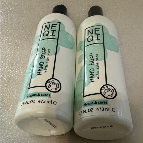 Hand Soap with Aloe Vera - White-2 bottles--16 Fl oz / 473 ml e . - Picture 3 of 10